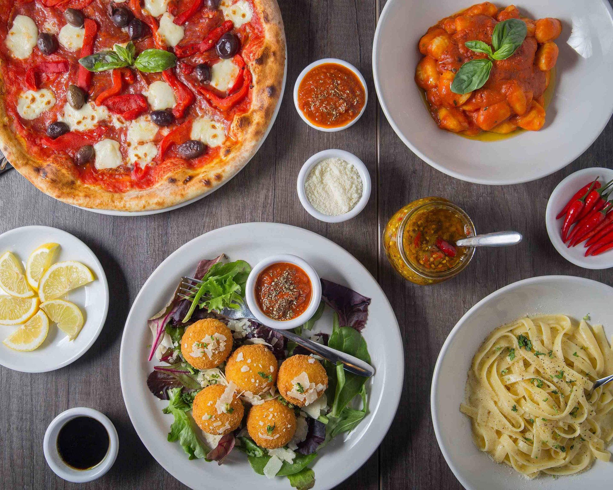 Vivo Pizza + Pasta restaurant in Richmond Hill, Canada