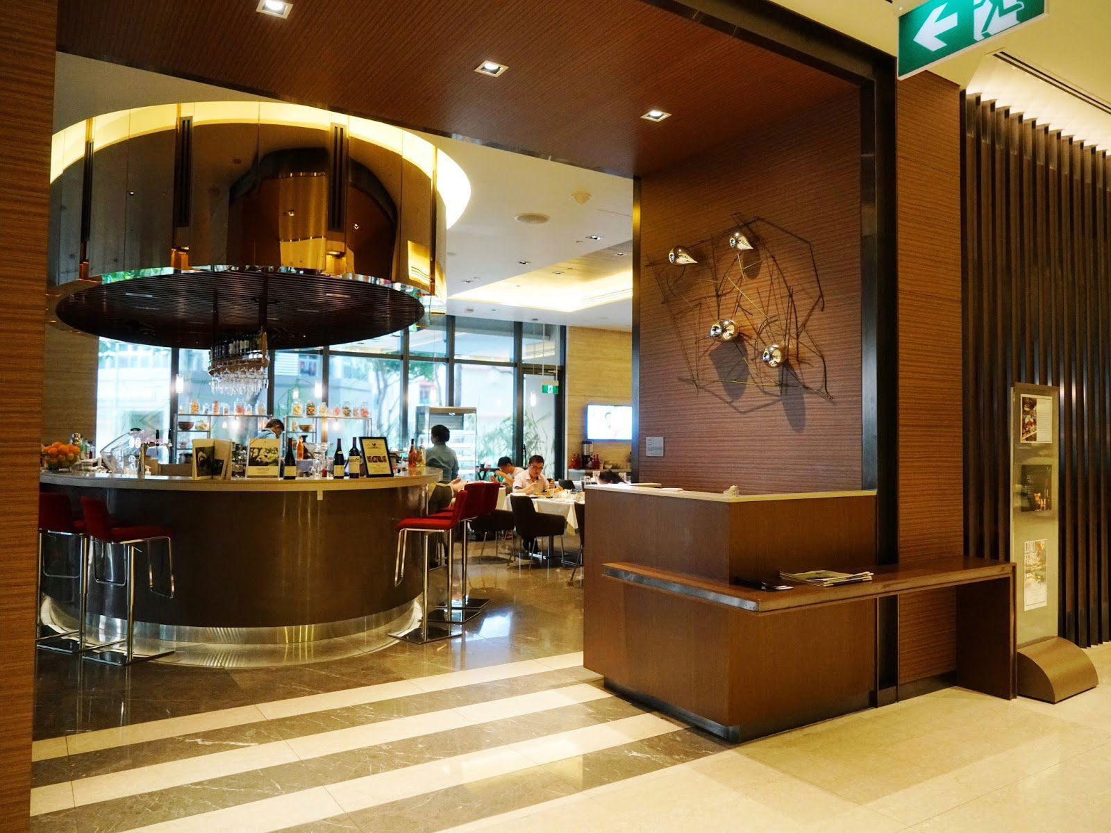 Escape Restaurant, Restaurant in Singapore