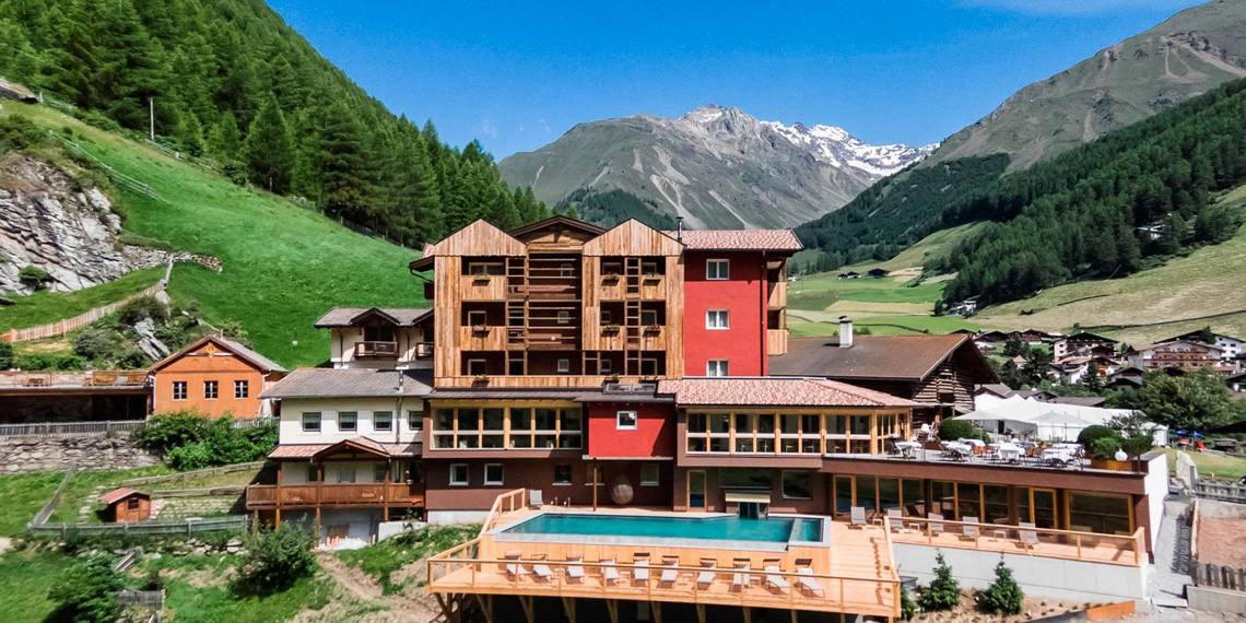 TONZHAUS restaurant in Karthaus, Italy