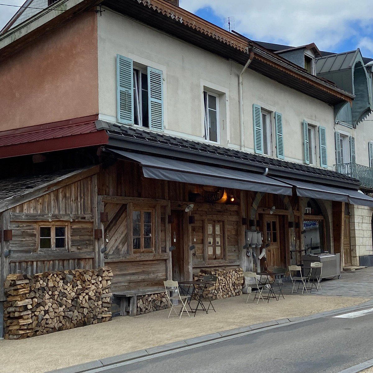 Chalet Regain restaurant in Les Rousses, France