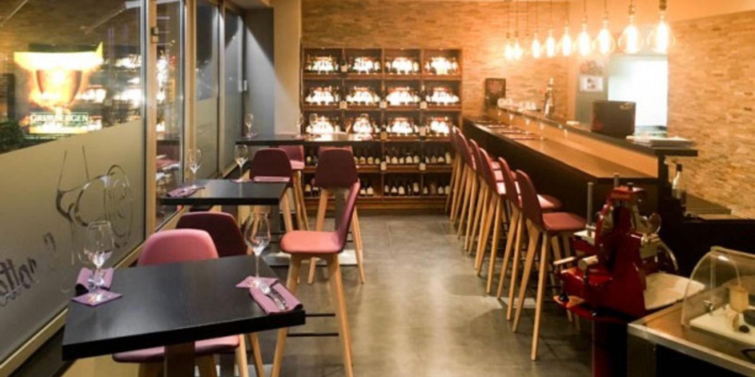 Cocotte et Vins restaurant in La Varenne, France