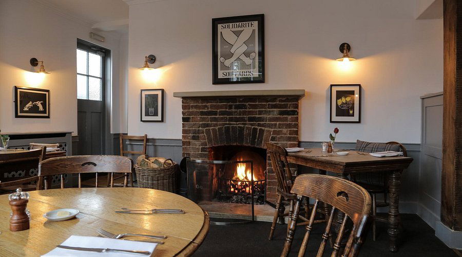Fox & Hounds, Restaurant in Hunsdon