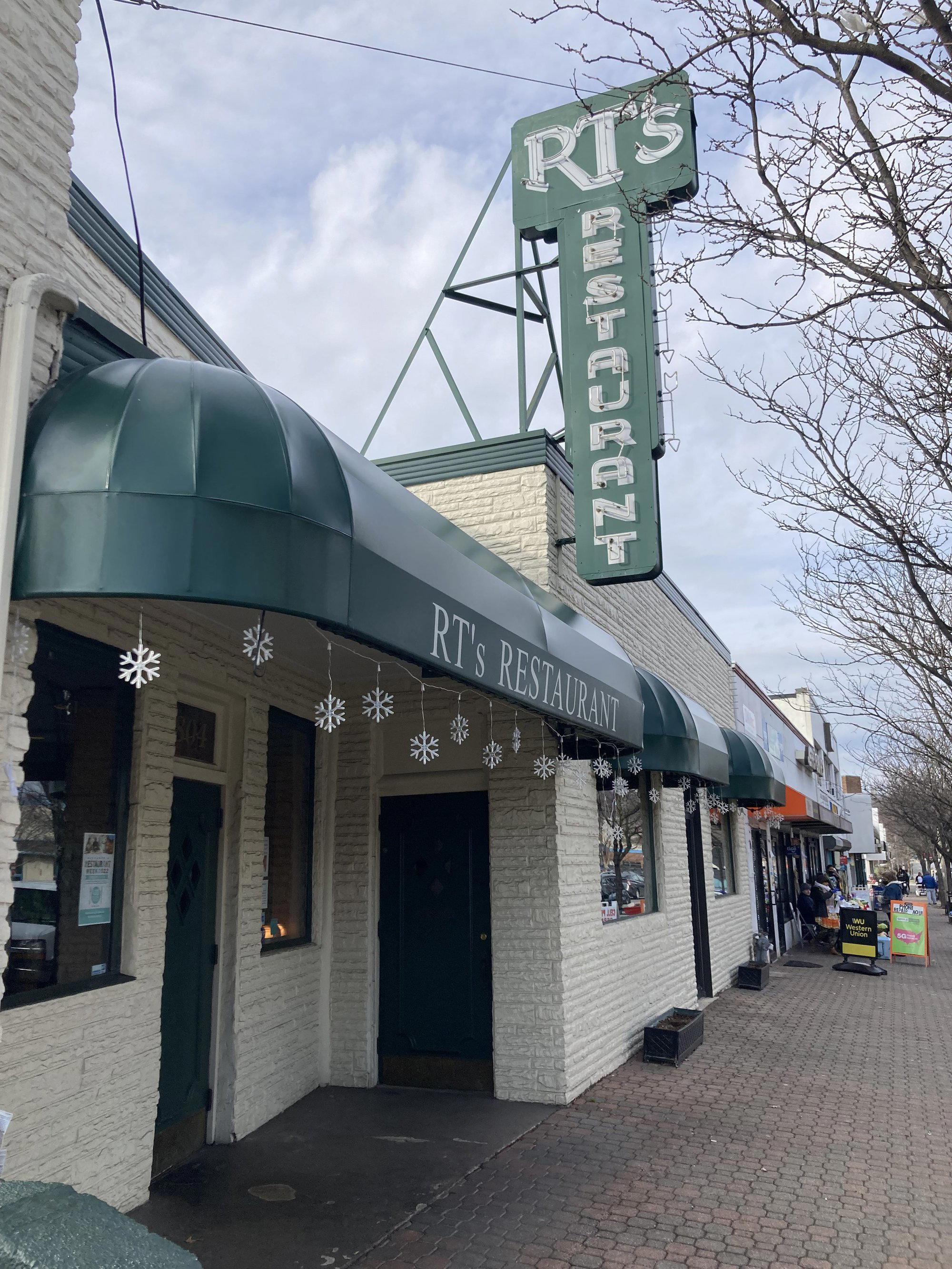 RT's Restaurant restaurant in Alexandria, United States