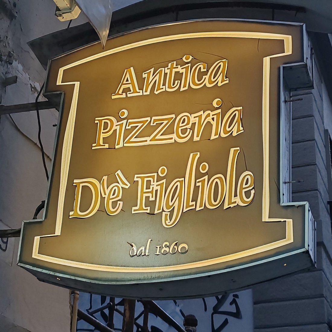 Pizzeria De' Figliole restaurant in Naples, Italy