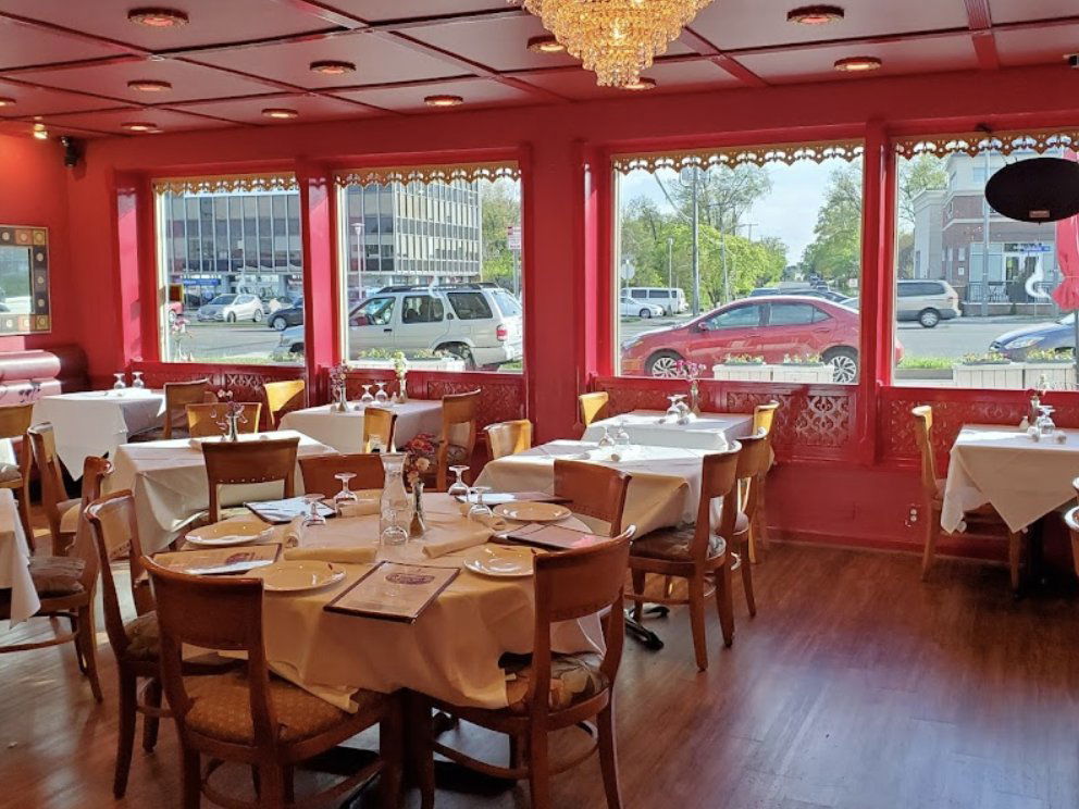 Duangrat's, Restaurant in Falls Church
