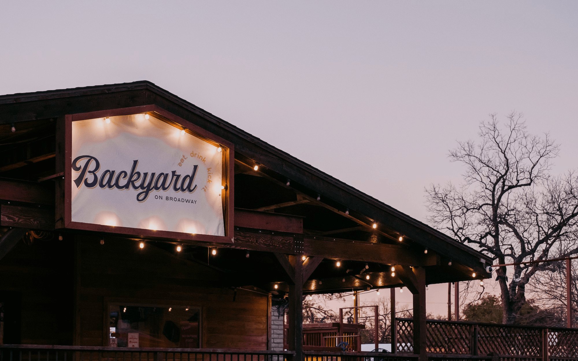 Backyard on Broadway, Restaurant in San Antonio