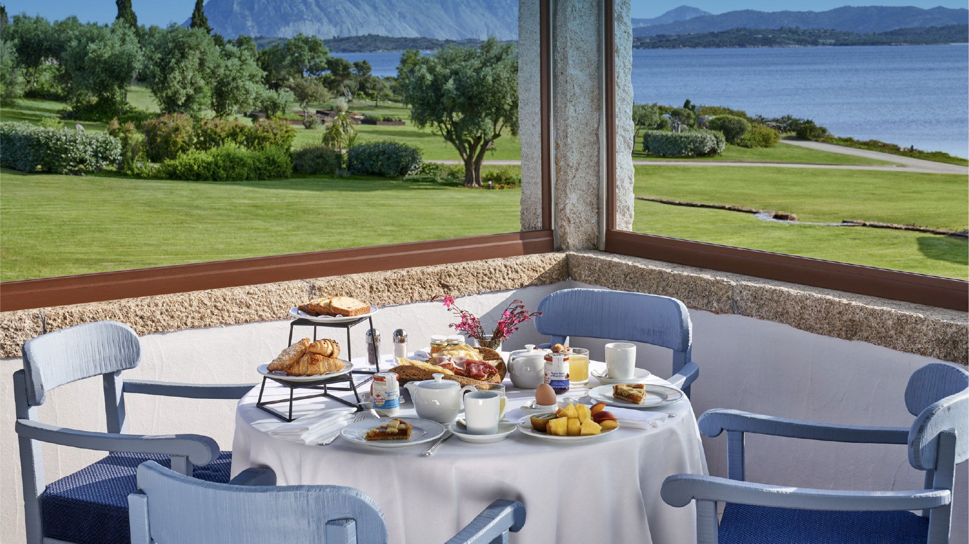 Blue Moon Restaurant, Restaurant in San Teodoro