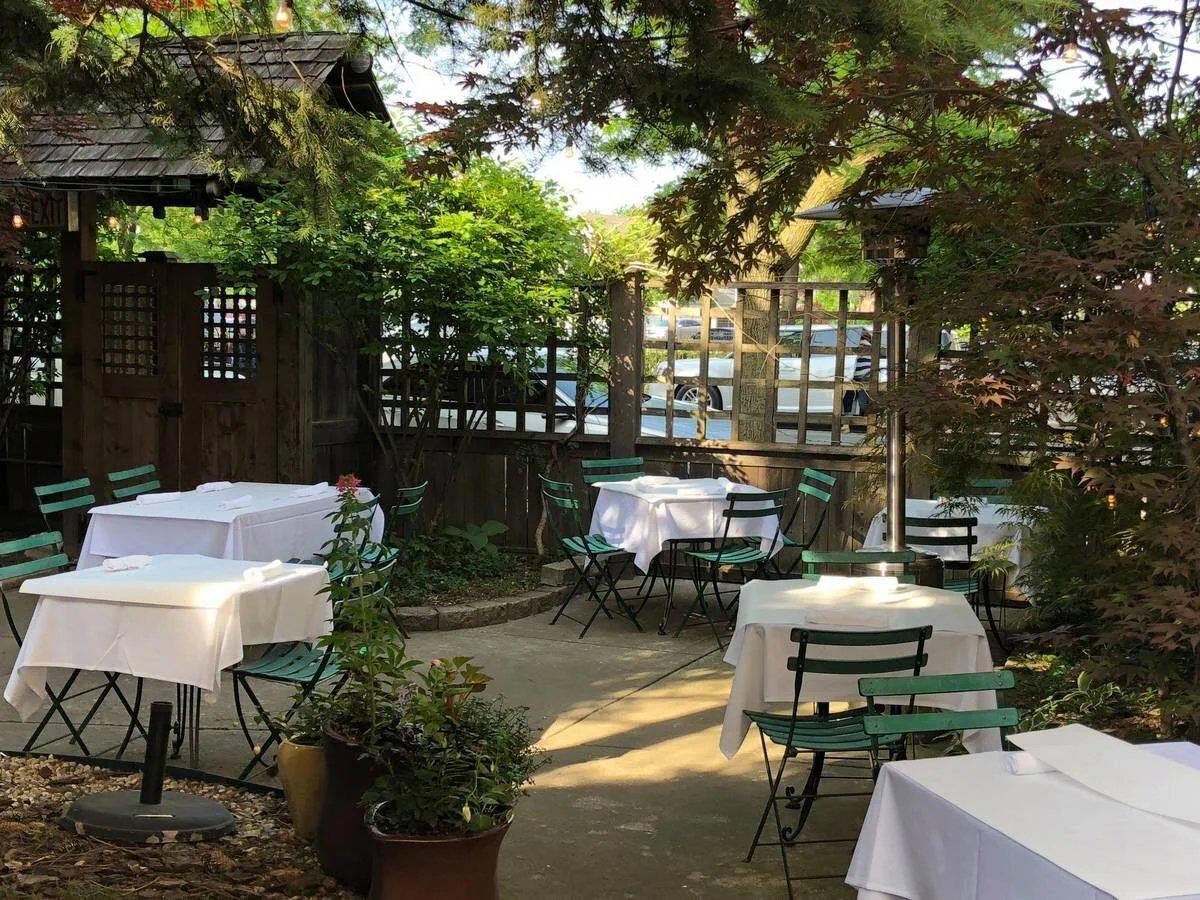 Bistro Campagne restaurant in Chicago, United States