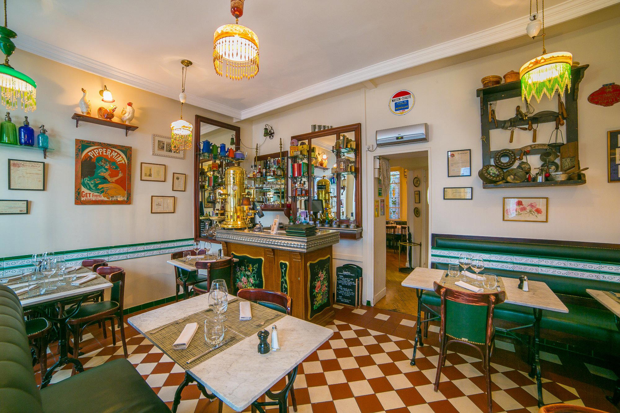 Le P'tit Troquet restaurant in Paris, France