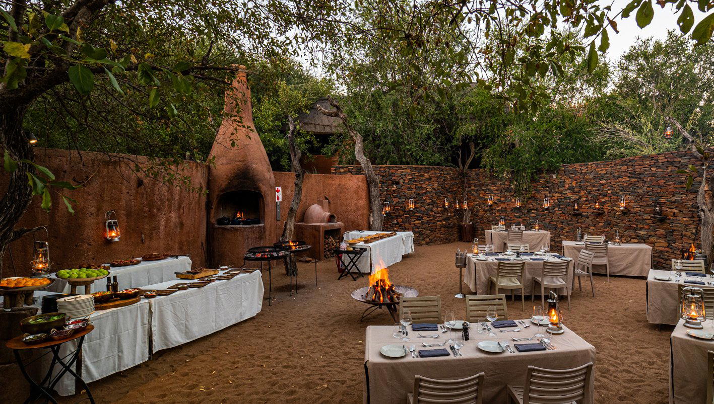 African Boma restaurant in Thornybush Game Reserve
