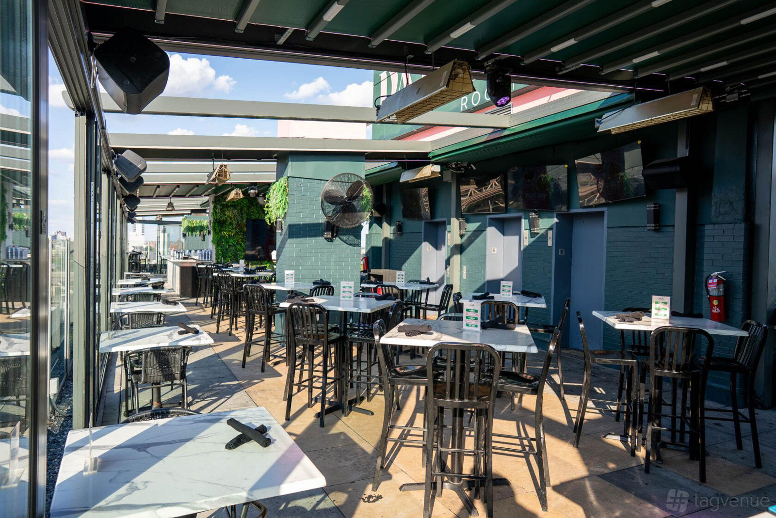 Lost in Paradise Rooftop, Restaurant in New York City