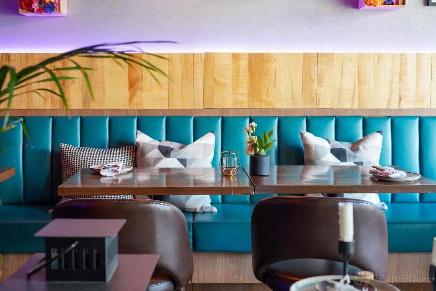 Crystal Thani, Restaurant in Toronto