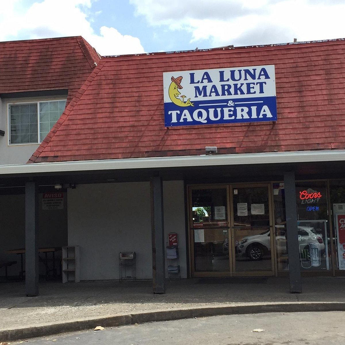 La Luna Market & Taqueria restaurant in Rutherford