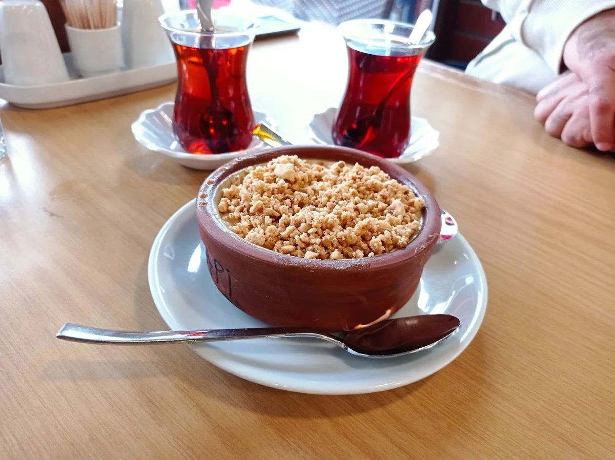 Karpi Trabzon Pidesi Ve Akçaabat Köftesi, Restaurant in Istanbul