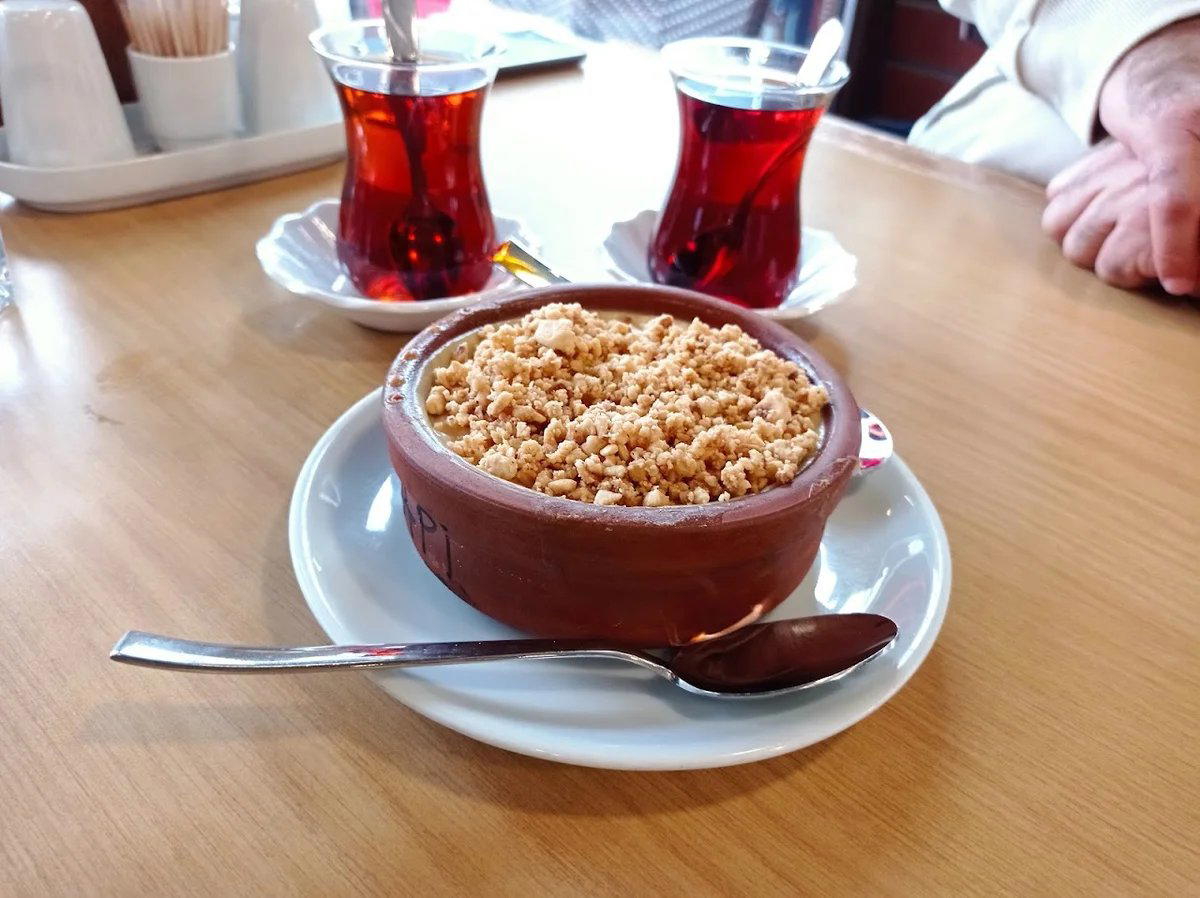 Karpi Trabzon Pidesi Ve Akçaabat Köftesi restaurant in Istanbul, Turkey