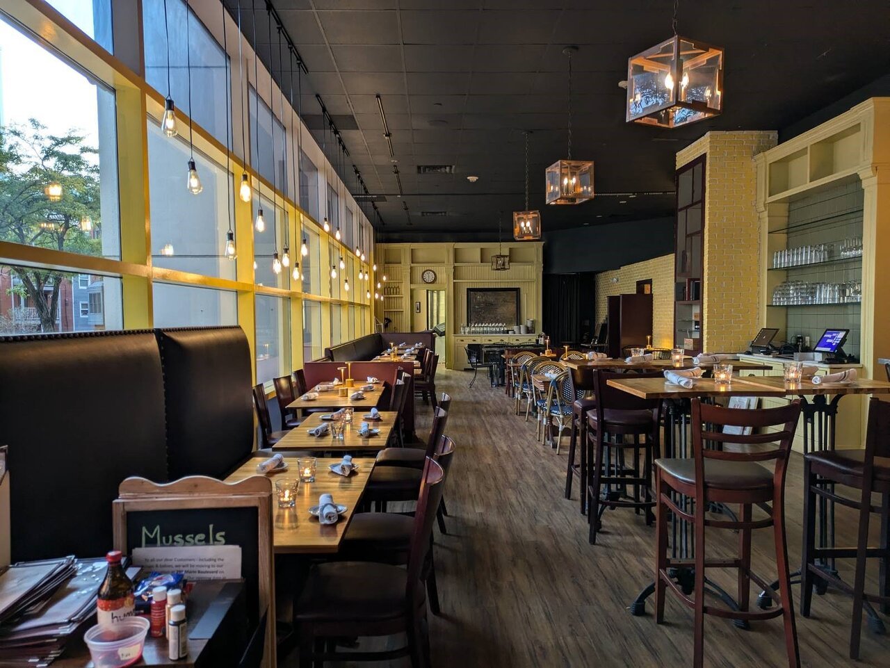 Bistro La Source restaurant in Jersey City, United States