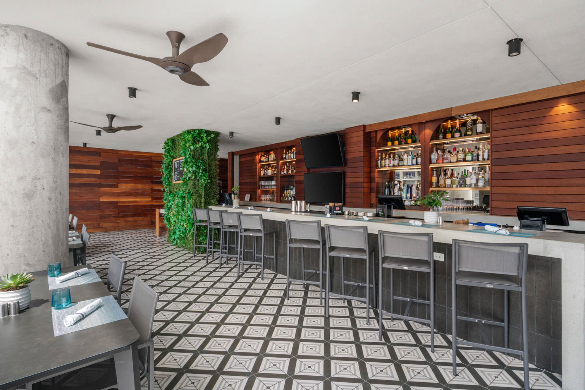 Bayview Terrace, Restaurant in Miami