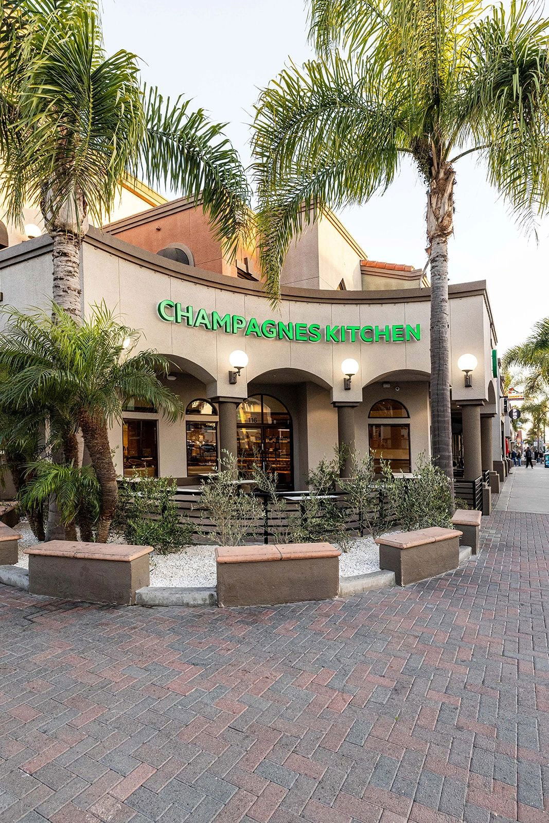 Champagnes Kitchen, Restaurant in Huntington Beach