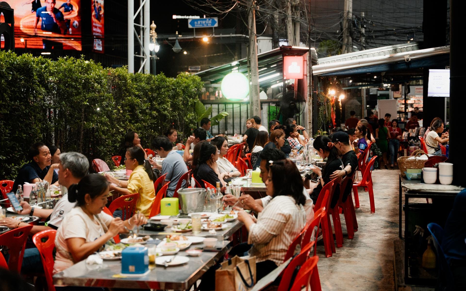 Laab Ubon Kontrakran, Restaurant in Sathon