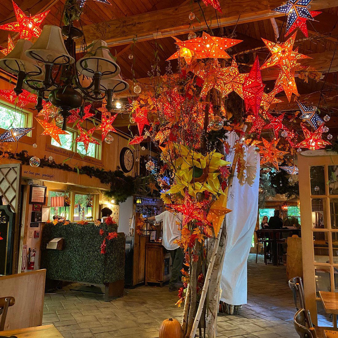 Tree House Tavern restaurant in Warwick, United States