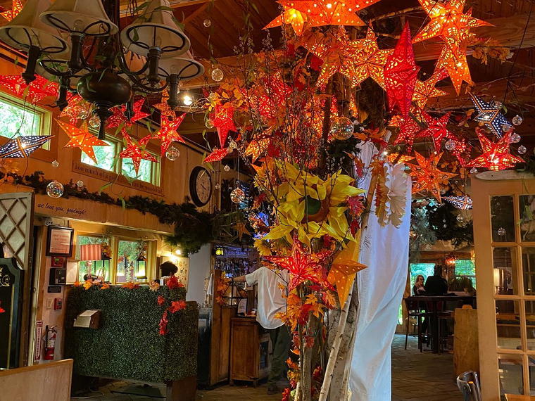 The Tree House Tavern & Bistro, Warwick, United States