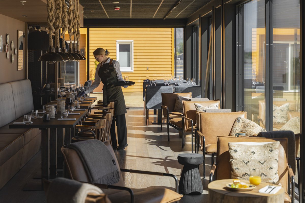 Vind Brasserie restaurant in Henningsv R, Norway