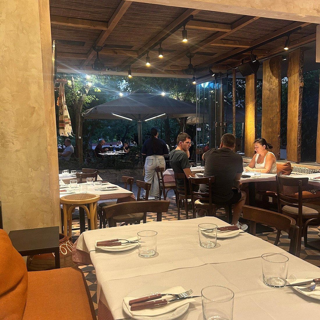 Aoritis Kritis Thimises restaurant in Athens, Greece
