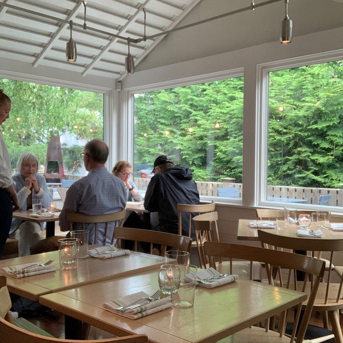 Little Moss, Restaurant in Dartmouth