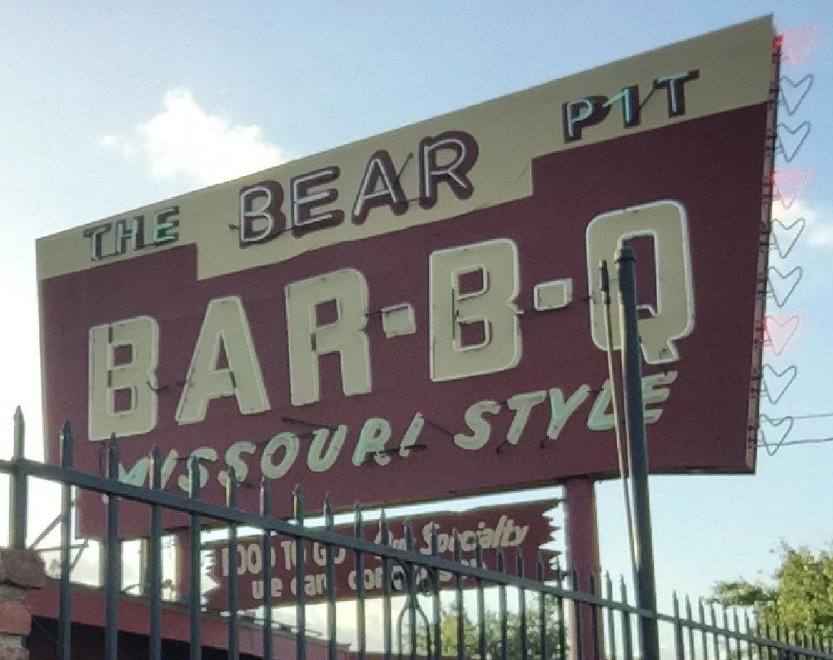 The Bear Pit restaurant in Mission Hills, United States