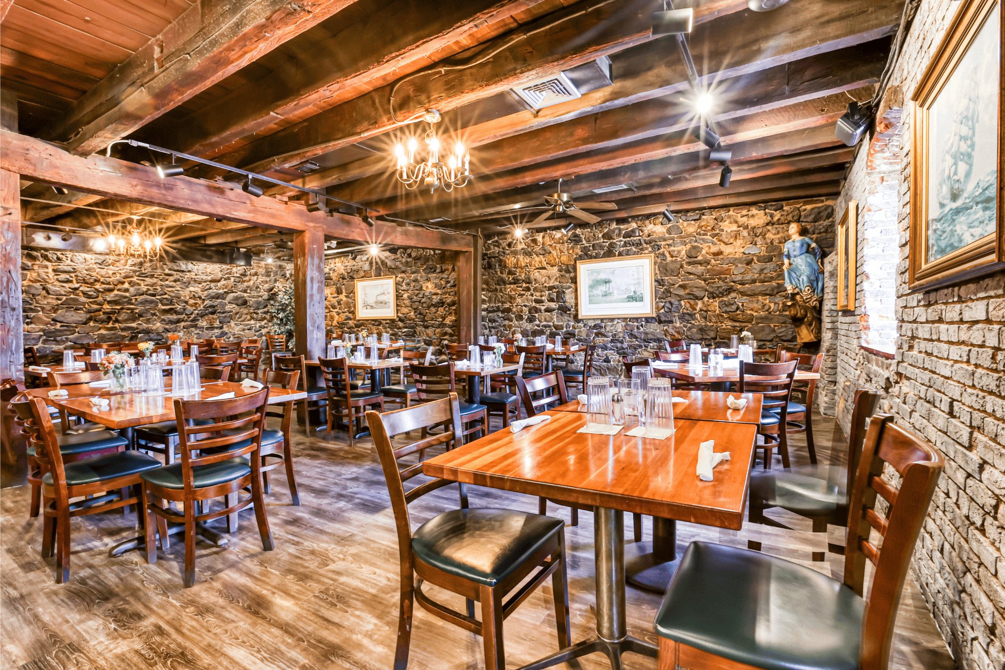 Boar's Head Grill & Tavern restaurant in Savannah