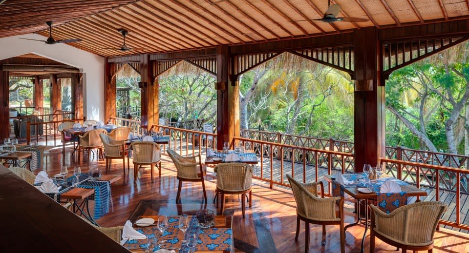 Golfinho Restaurant and Bar