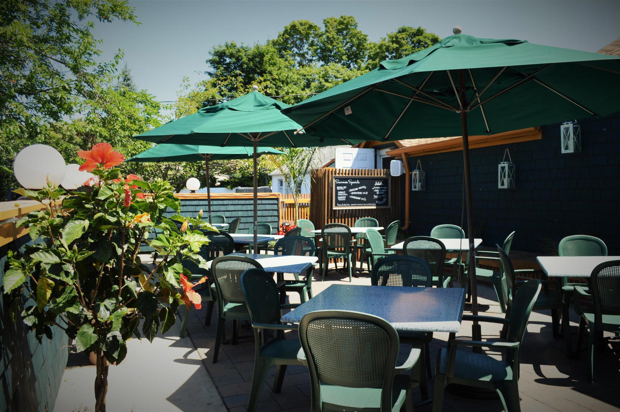 Blackbirds' Grille restaurant in Sayville