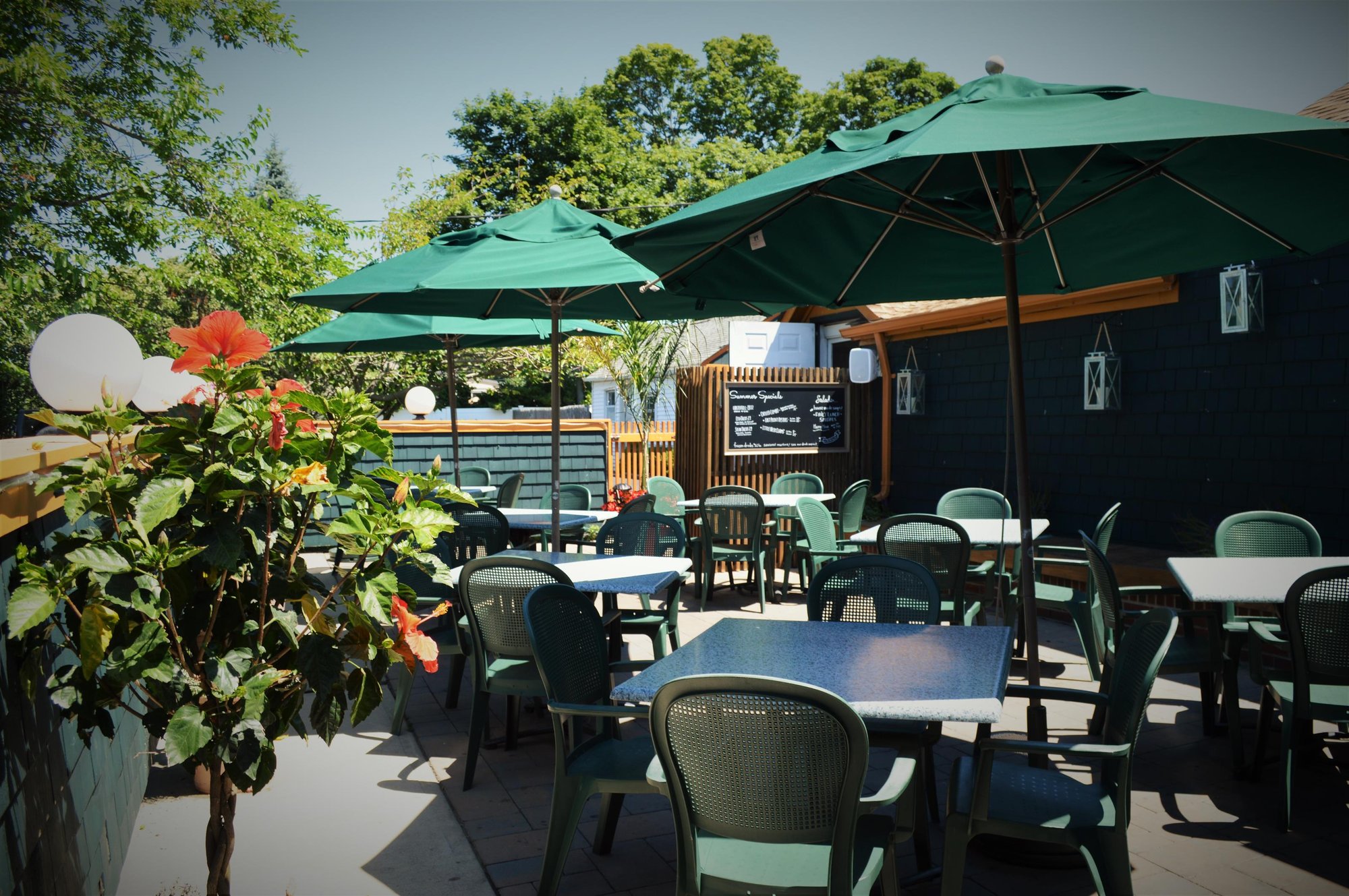Blackbirds' Grille restaurant in Sayville
