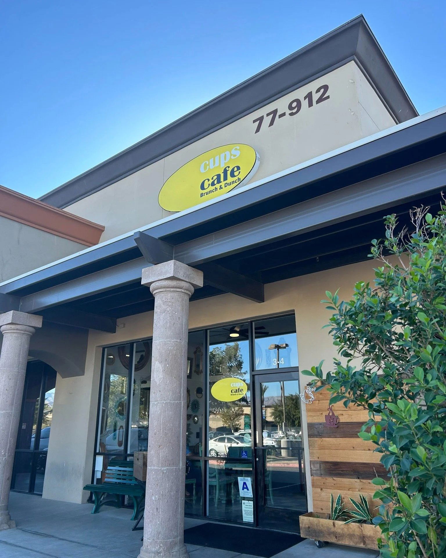 Cups Cafe, Restaurant in Palm Desert