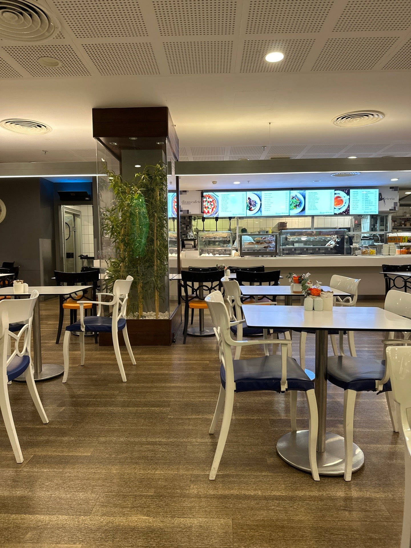 Divan Cafeteria Amerikan Hastanesi, Restaurant in Istanbul