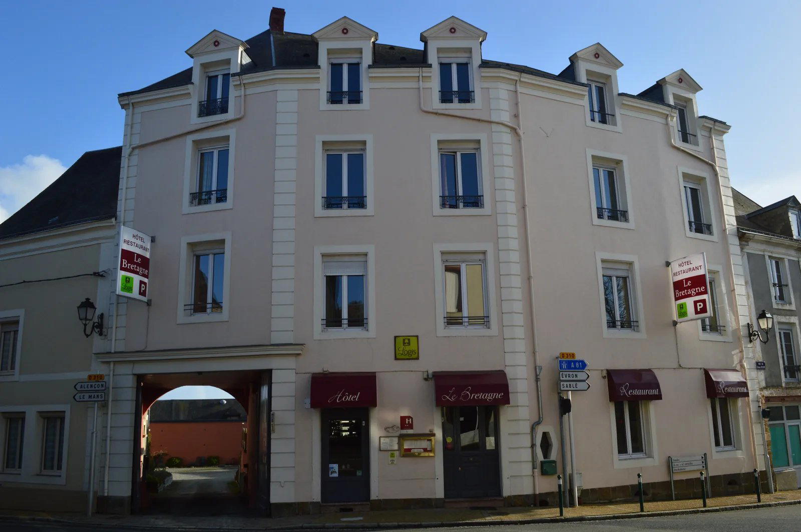 Le Bretagne restaurant in Sille Le Guillaume, France