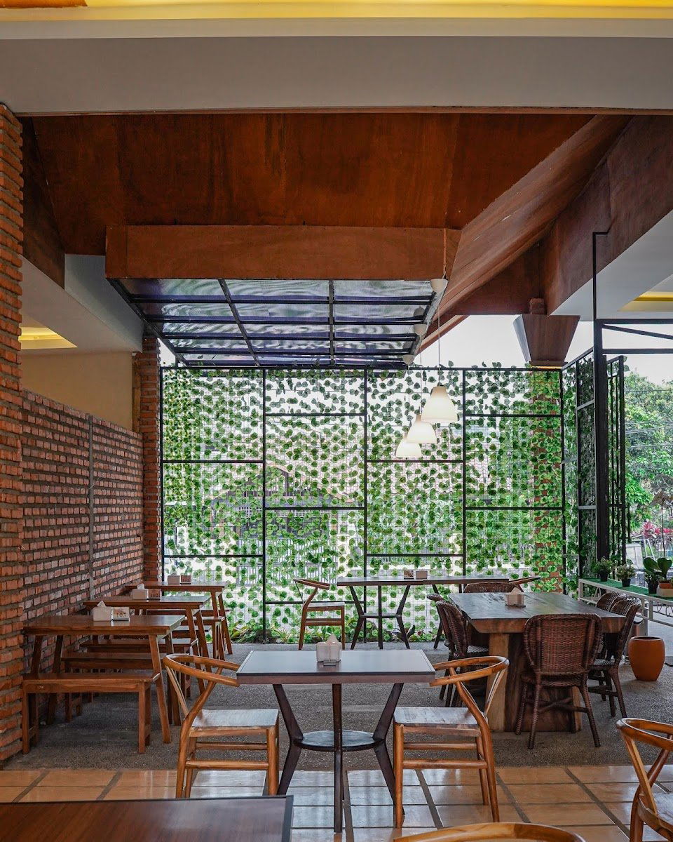 Saung Abah Ayam Bakar Bambu Bogor, Restaurant in Bogor