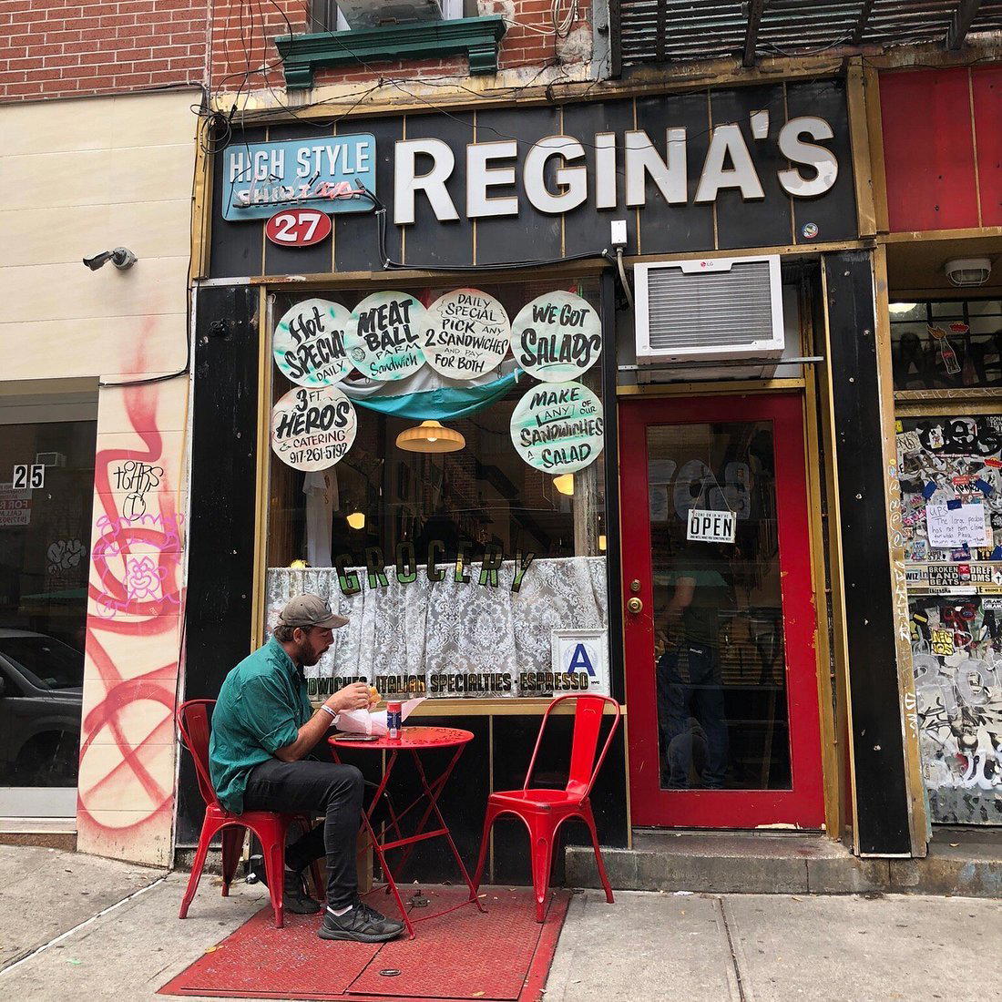 Regina's Grocery restaurant in New York City, United States