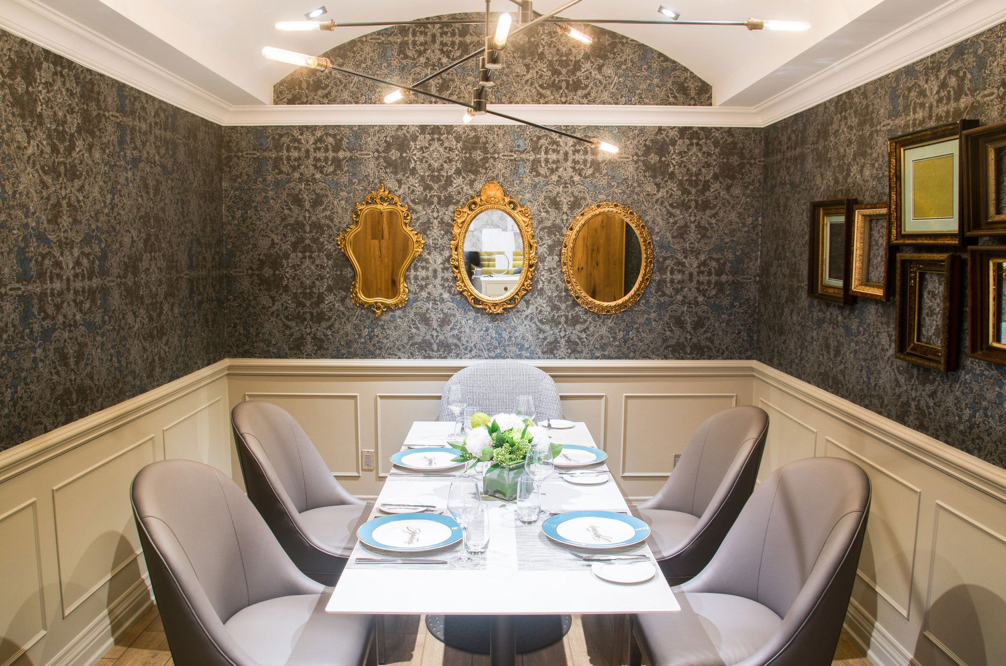 Signatures Restaurant, Restaurant in Toronto
