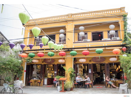Cargo Club Cafe & Restaurant