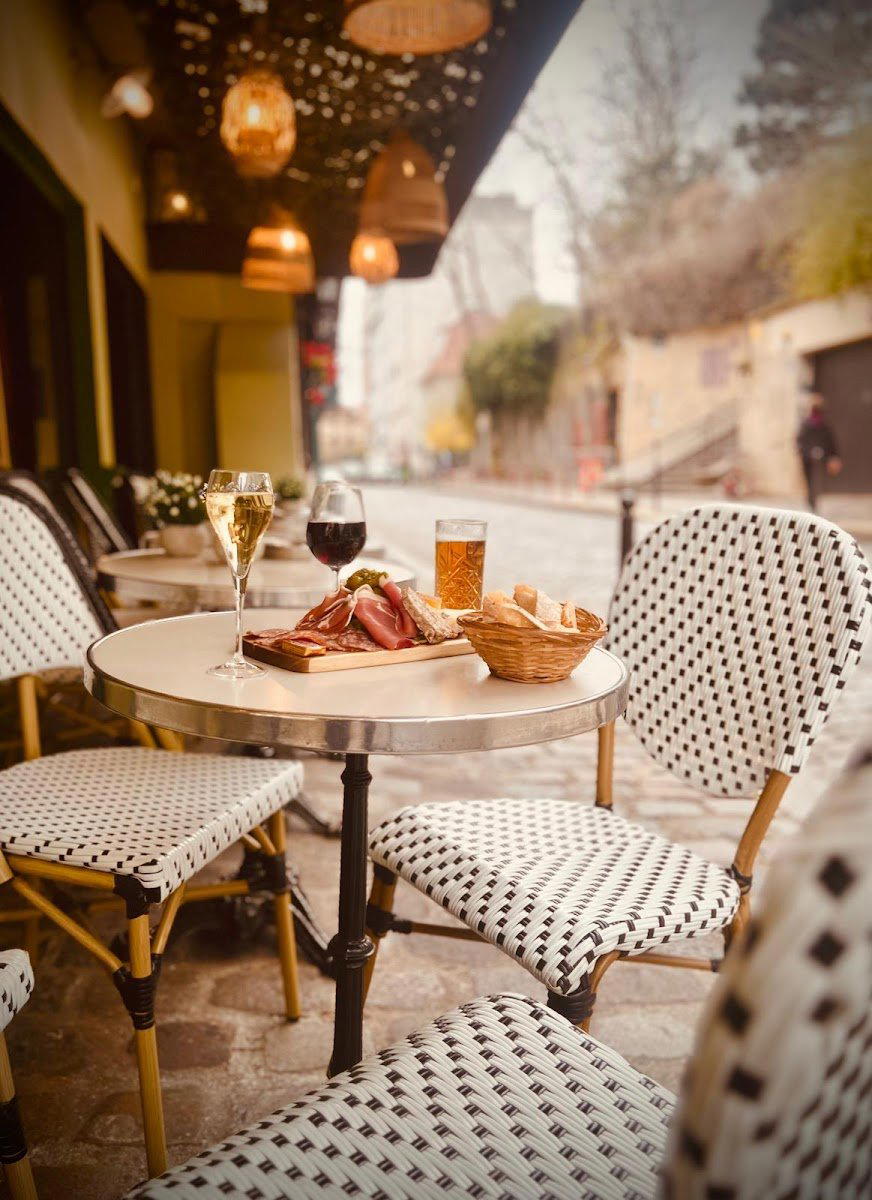 Au Rendez-Vous Des Amis, Falicon, France