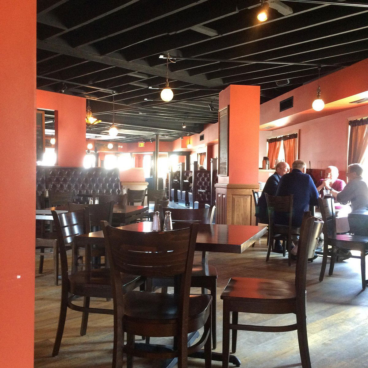 Eli's Food & Cocktails, Restaurant in Minneapolis