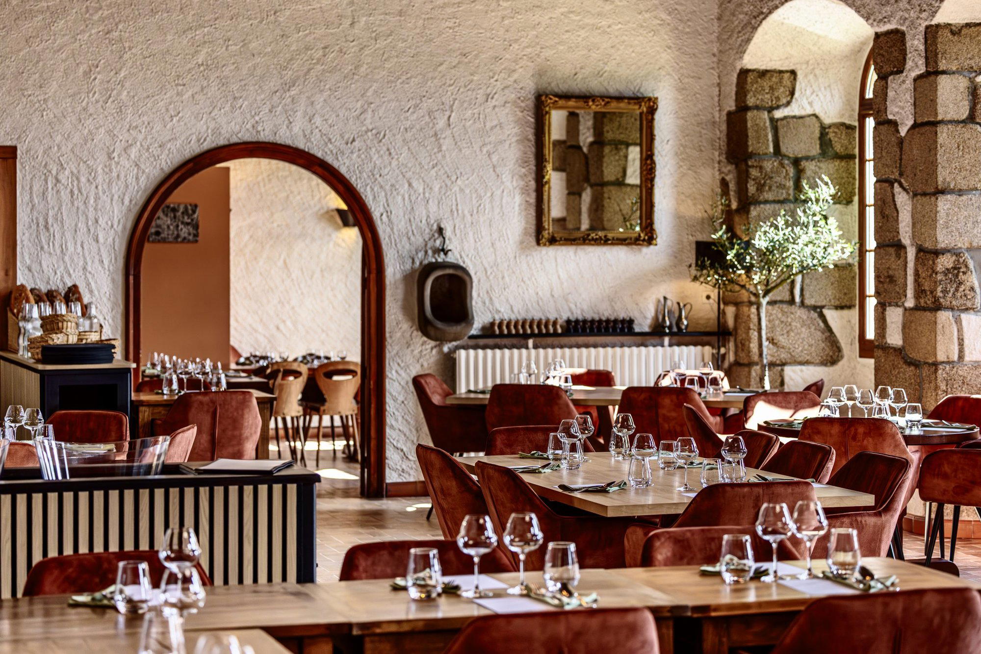 Le Prieuré restaurant in Abbaye La Motte, France