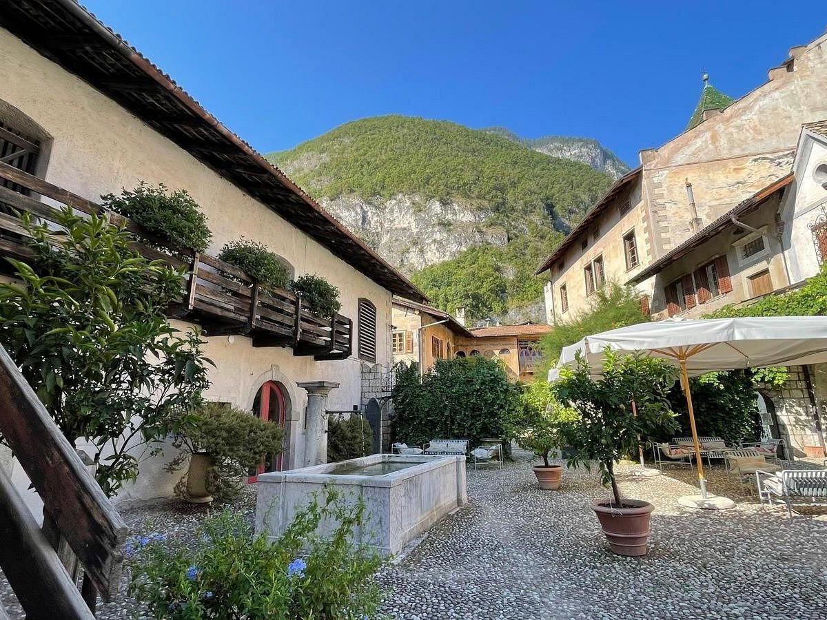 Alois Lageder Paradeis - Tenuta Alois Lageder restaurant in Margreid An Der Weinstrasse, Italy