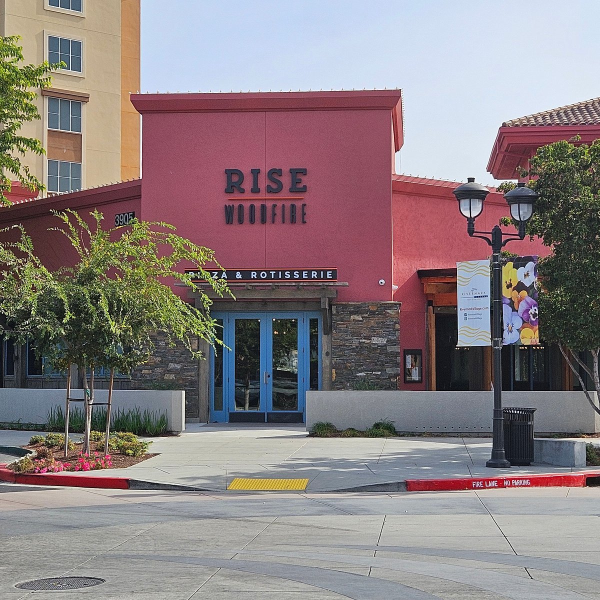 Rise Woodfire Pizza & Rotisserie, Santa Clara, United States
