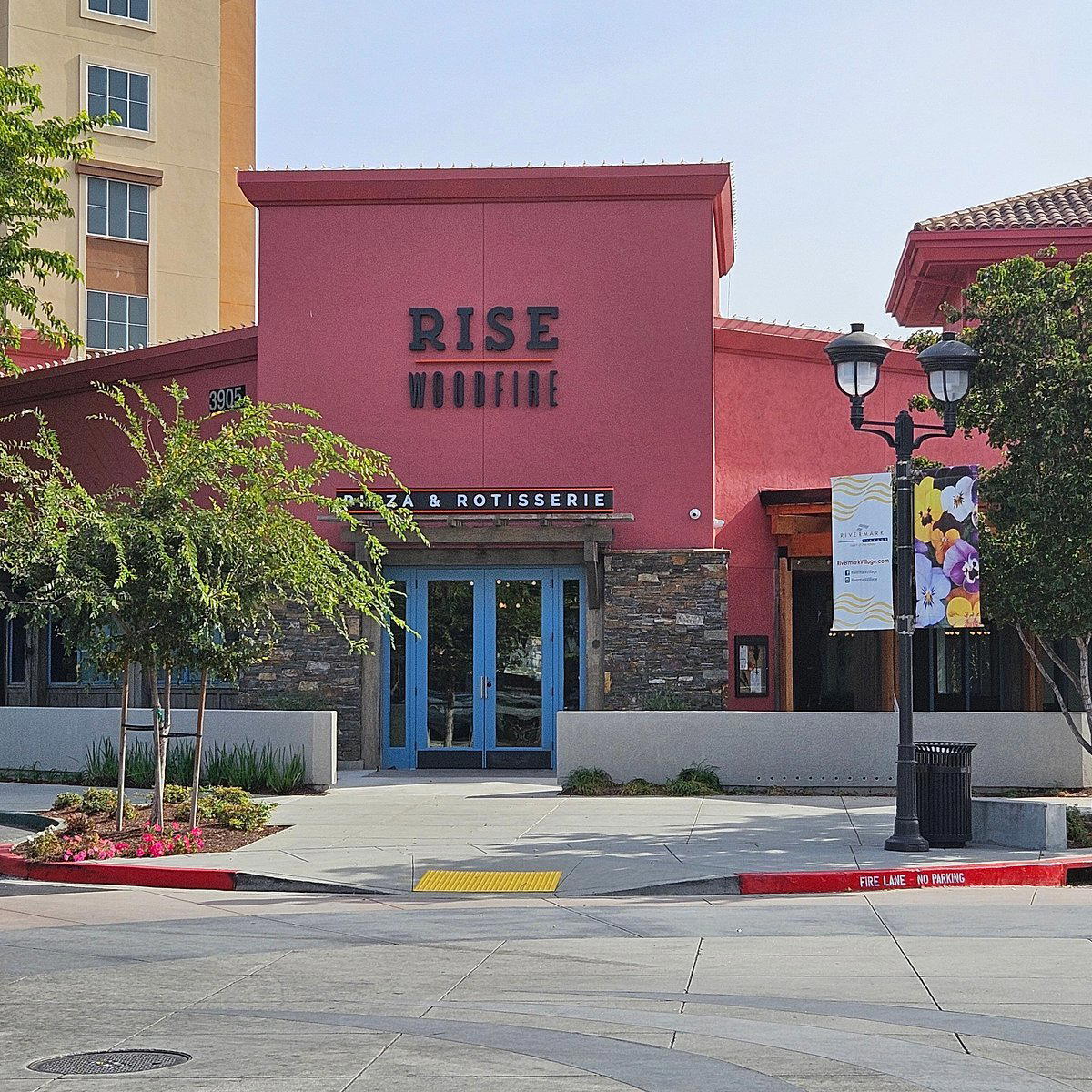 Rise Woodfire Pizza & Rotisserie, Santa Clara, United States