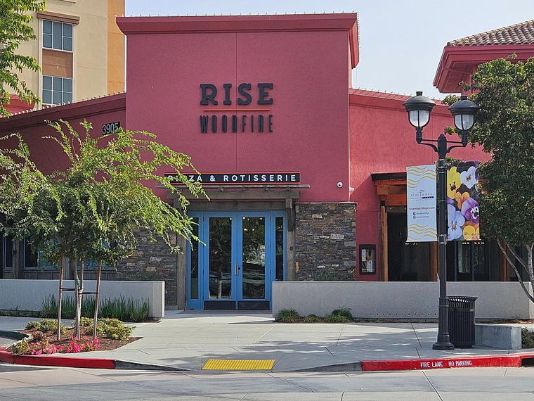 Rise Woodfire Pizza & Rotisserie, Santa Clara, United States