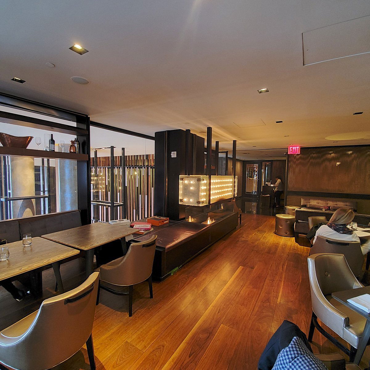 Cafe Mezz, Restaurant in New York City