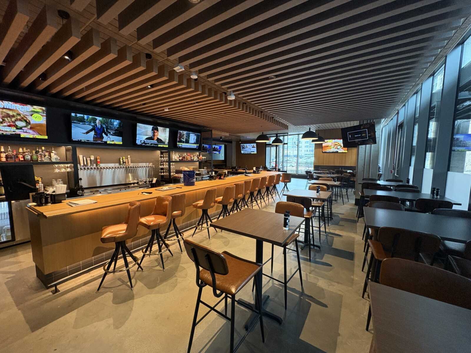 Wood & Iron, Restaurant in Arlington