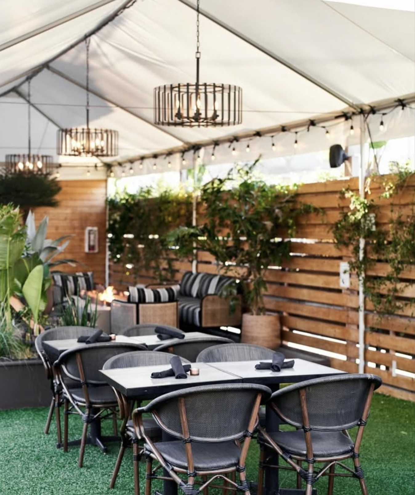 Golden Bull Restaurant, Restaurant in Santa Monica
